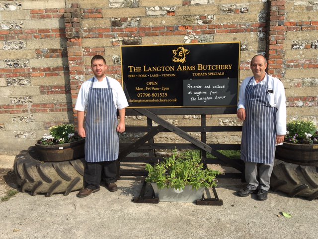 LangtonArms's tweet photo. Order your Xmas meat soon! #beef #turkey #chicken #lamb #venison - Hosting our Xmas Open Day, Sat, 23 December. 10am-3pm @tarrant_beef DT11 8SF https://t.co/hAihYAIpkU #turkeycollection #mulledwine #eatlocal #independentfood #christmas https://t.co/hKJqlsSUhh