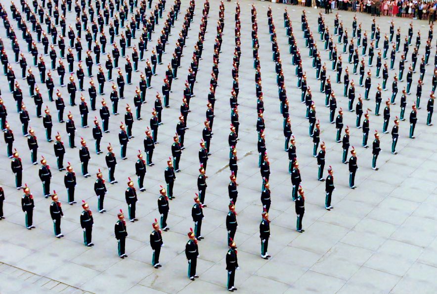 Gen_VillasBoas's tweet photo. “Cadete, ides comandar. Aprendei a obedecer!” Frase lapidada no pátio de formatura onde hoje recebe a espada mais uma turma de oficiais do @exercitooficial. Ao participar desta cerimônia, reforço a minha confiança no compromisso solene q temos de servir ao seu povo brasileiro. https://t.co/xgeYMgsygC