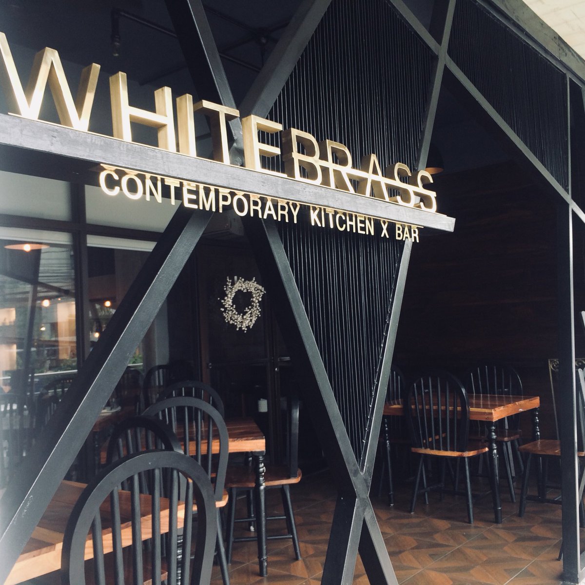 hellokhite's tweet photo. @PopTalkNewsTV @KuyaTonipet Whitebrass in Makati ππ½ππ½ππ½ worth it ang punta dahil sa sarap ng foods nila #PTHolidaySetMenu https://t.co/4z10V8hW6m