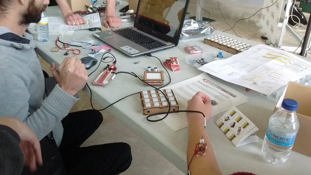 Autofabricantes tweet media