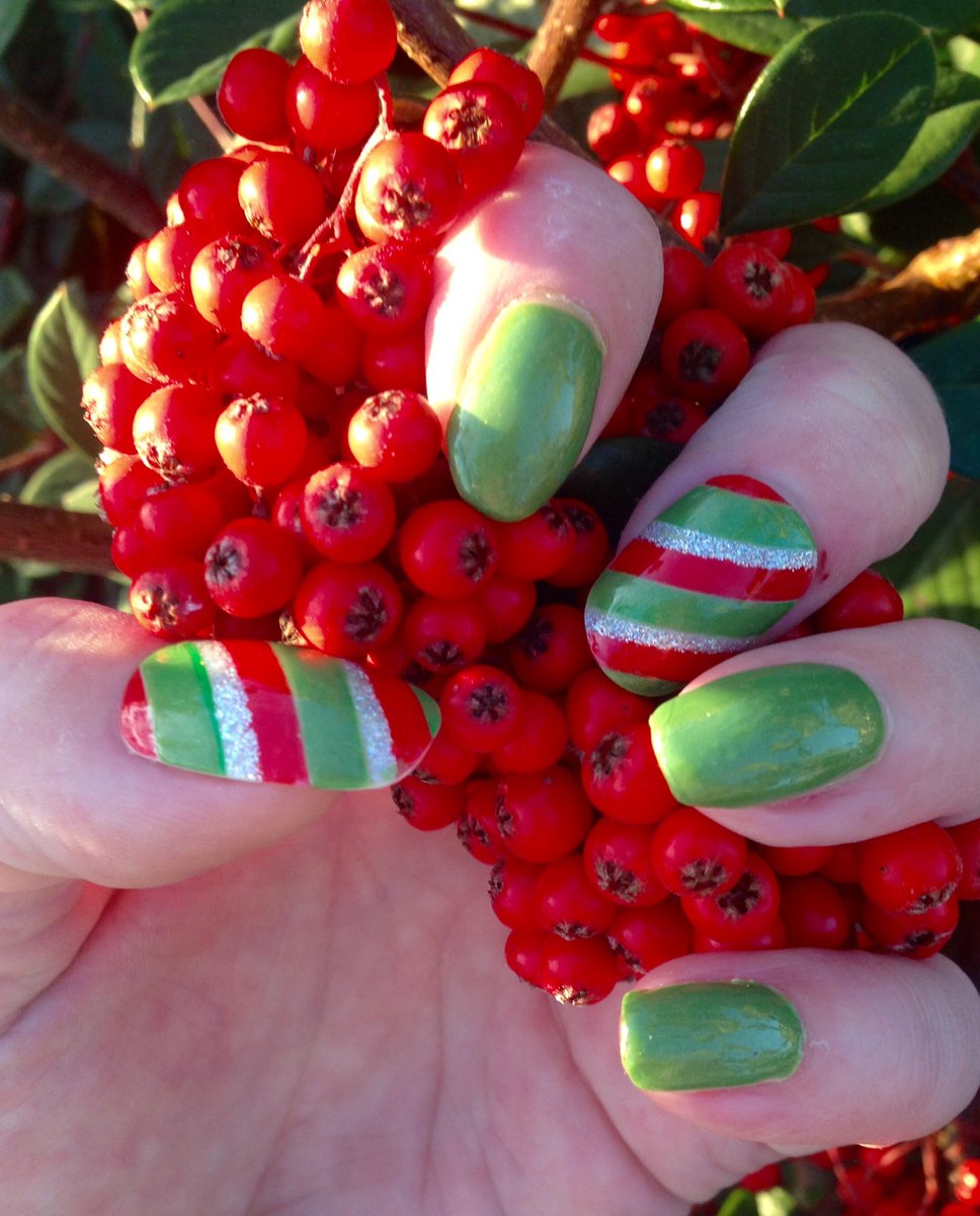 Nails for real girls tweet media