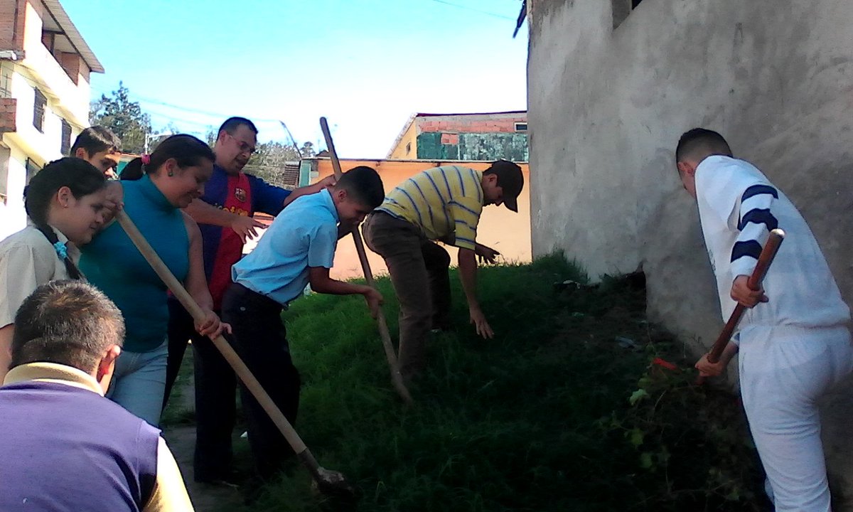 CDCETachira's tweet photo. #Ahora Jornada de mantenimiento escolar en el .@LibertadIee #EstaEsMiEscuela #Táchira 
@NicolasMaduro @JauaMiranda @charlychaves @MPPEDUCACION @Nancyor7 @RosangelaOrozco https://t.co/AYzYsL1GDq