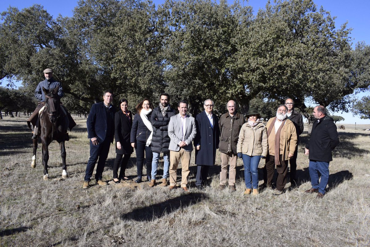 JavierPerezARGI's tweet photo. Jornada inolvidable en Salamanca q ha puesto en el calendario nacional el I Día de la Montanera. Enhorabuena @JASayagues Montanero de Honor https://t.co/By2CS8IlhD