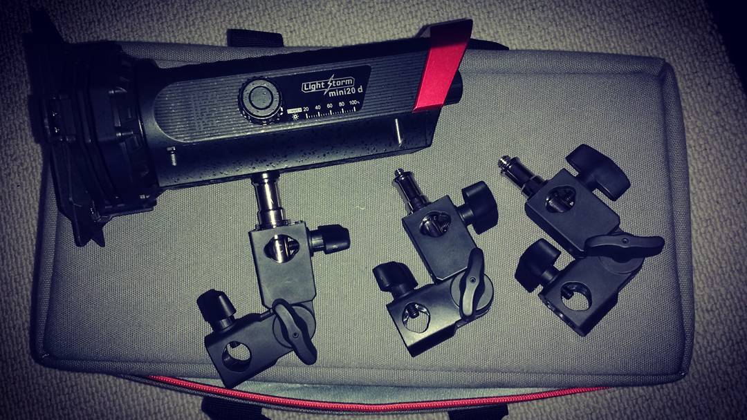 PunkDuck66's tweet photo. Upgraded my mini 20s with some @aputuretech Amaran 528/672 mounts. A huge improvement on the mini ball heads that came with the kit, makes the lights really solid. One to consider for the next product review Aputure? #Aputure #mini20 #lighting #cinematography #filmMaking https://t.co/aRzGP9qQ7S