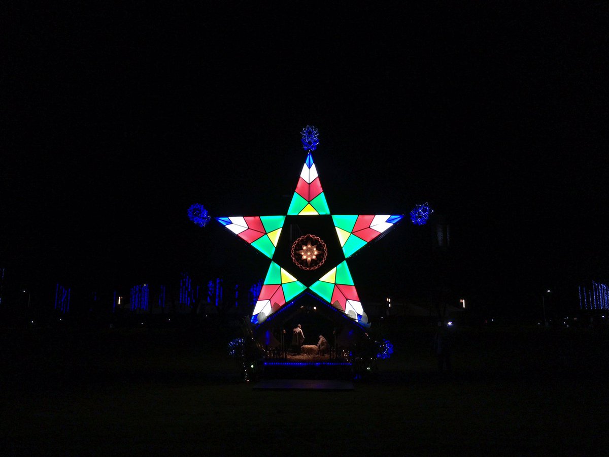 MartyTantoco's tweet photo. Even if my grades are going down I'm happy that Ateneo's Christmas lights are going up https://t.co/KtIxk7kzsc