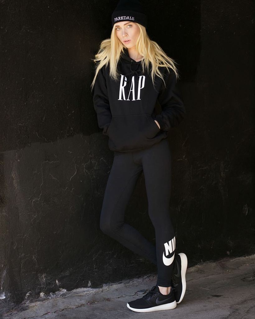stevecarty's tweet photo. Holly @hollywould04 for @nikewomen @community54 / @community54shop  Styled by @dmgconsulting. #rap #localhooligans #stevecarty #streetstyle #streetwear #fashion #nikewomen #nike #allblackeverything https://t.co/oX6b3agoob https://t.co/ckGtvjyQMi