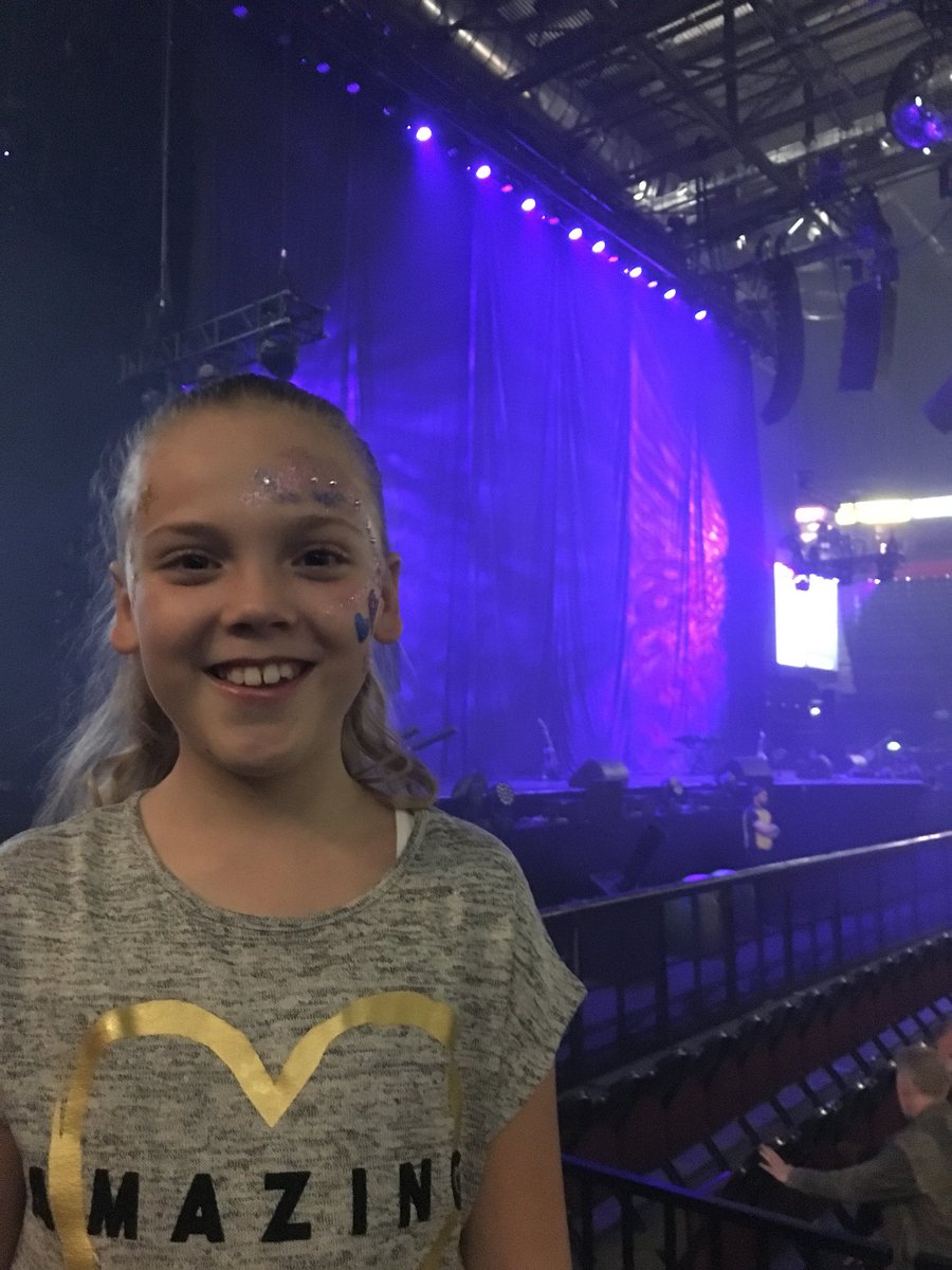 proudstepsfan's tweet photo. Yes this will do nicely!! @LSLofficial my girl can’t wait to see you!! 😍 xxx https://t.co/GYiTn0VmbK