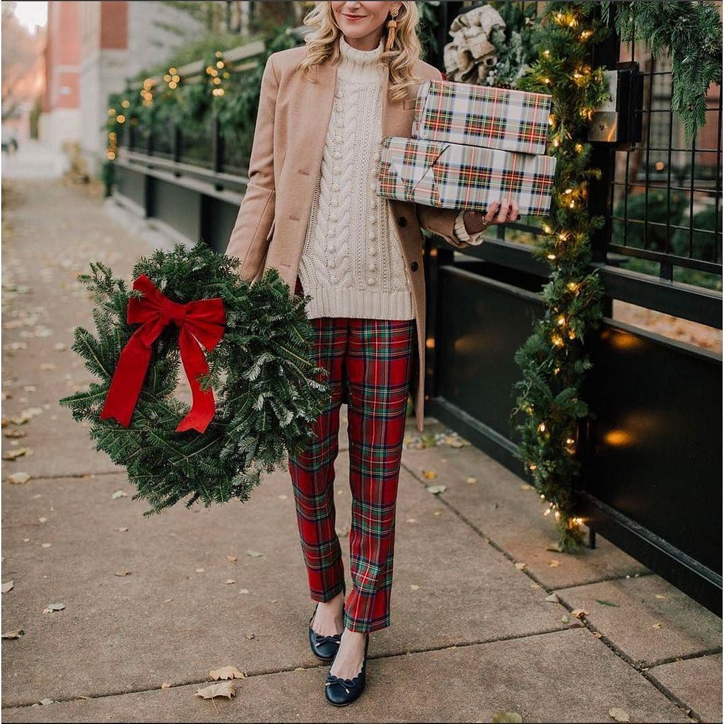 WindyCityBlogCo's tweet photo. Everyday is a gift 🎁 Happy Saturday friends! 📷 @kellyinthecity #WCBCstyle // #WCBClife // #WindyCityBloggers https://t.co/xqXXmdEEB5 https://t.co/BcbpkjjoNZ