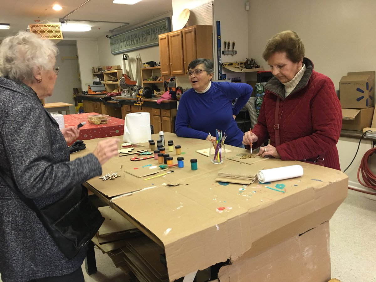 STEAMWorksNJ's tweet photo. We are having a blast painting our Christmas ornaments in the maker-space! https://t.co/sUlF9bNn4Y