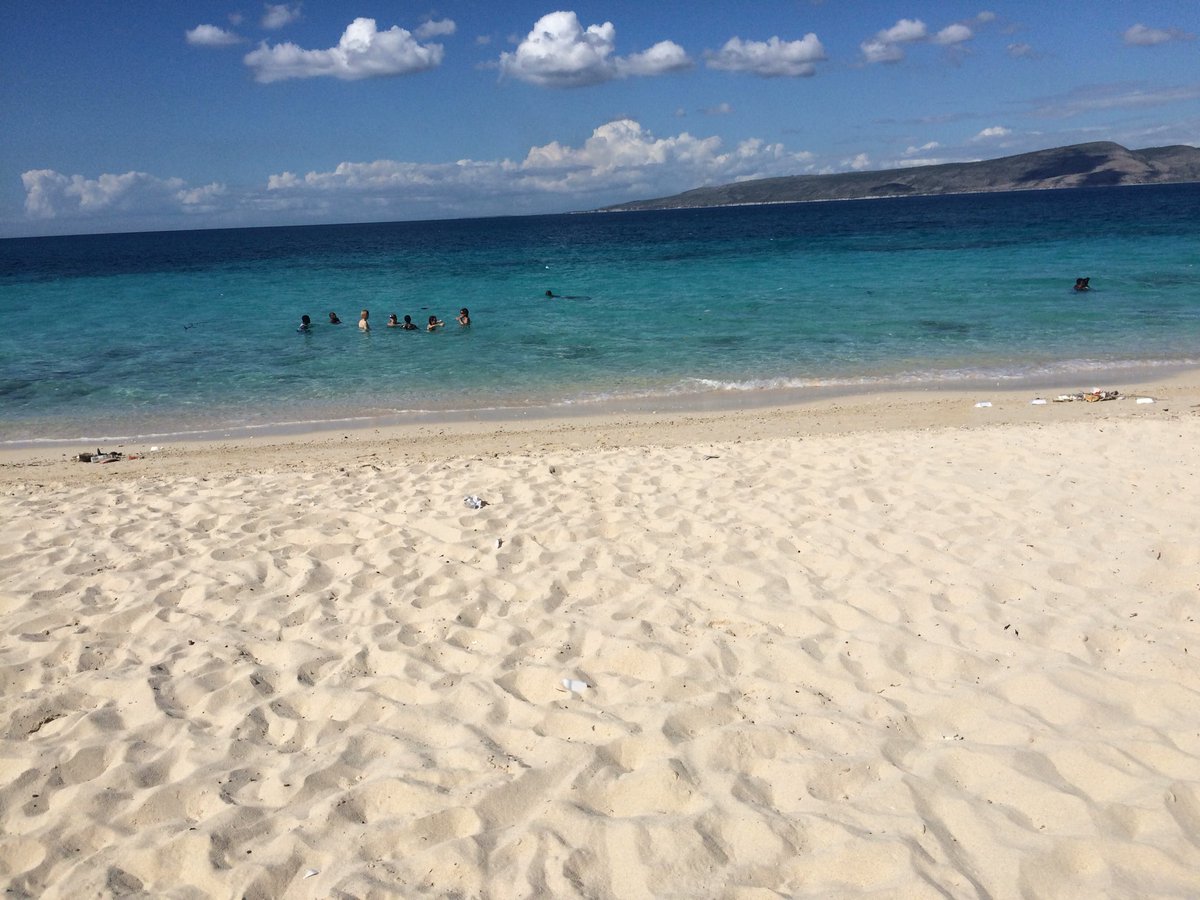 YELDRED's tweet photo. #Amani-ybeach #Haïti se la pou la #enjoy https://t.co/l4nRYVn6Y3