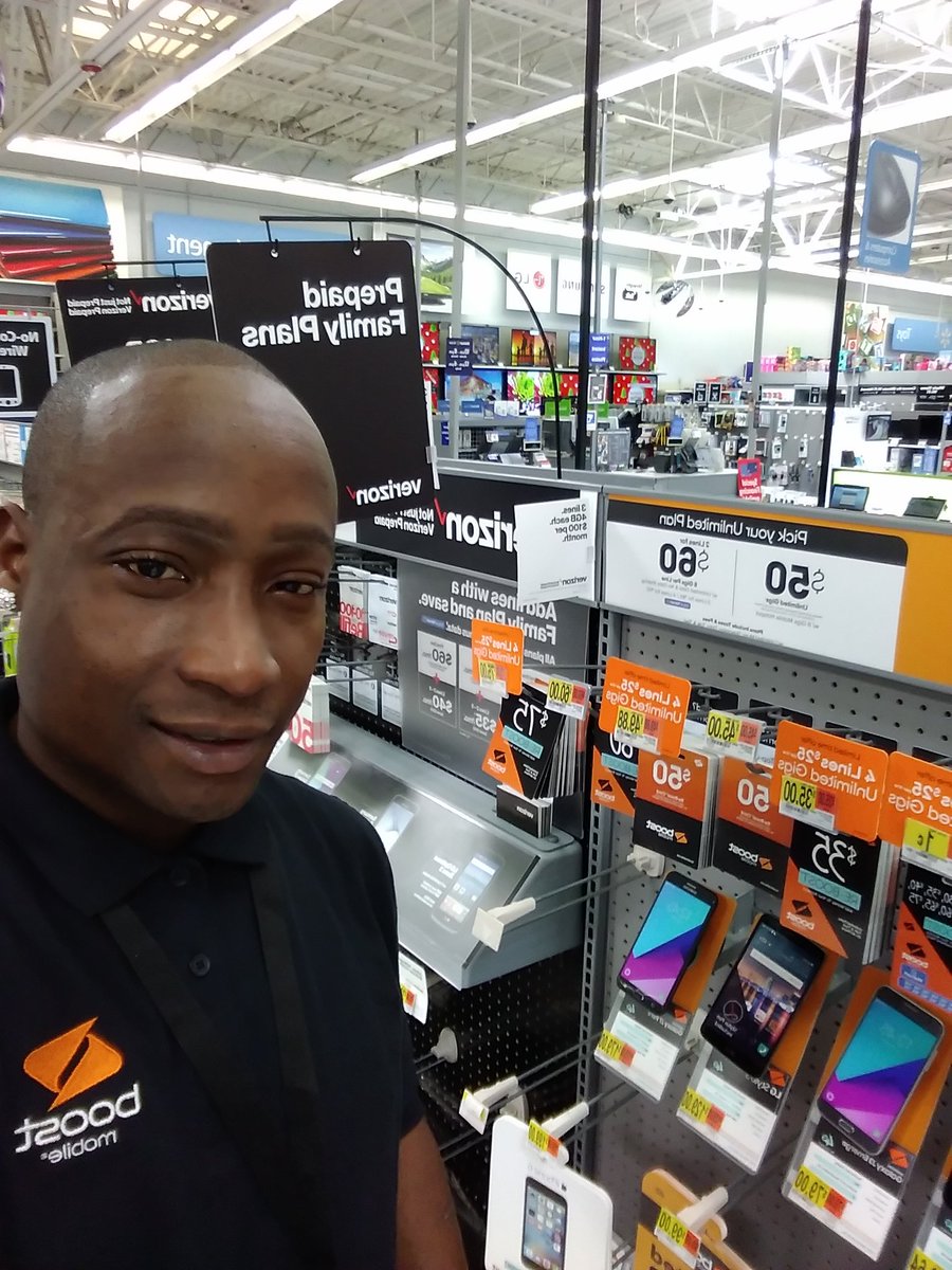 BabyboyV's tweet photo. At my First store ready to rake in the sells!! #boostpsr #boostmobile #boostcare https://t.co/ZuZbWSCwsB