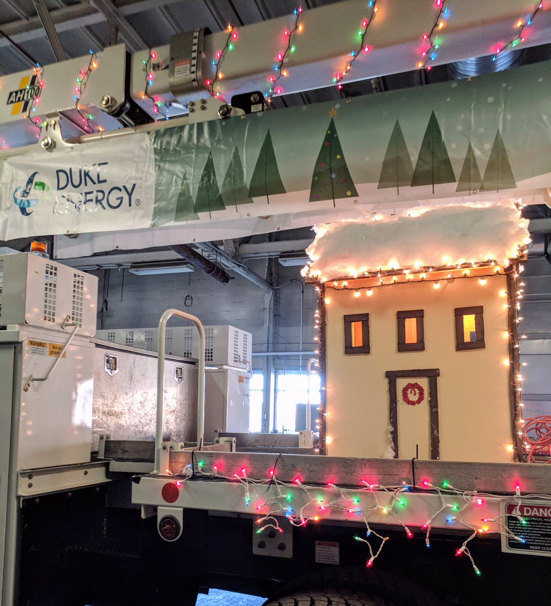 Getting ready for Columbus Festival of Lights parade! Hosting with Girl Scouts of Southern Indiana! <a href="/DukeEnergy/">Duke Energy</a> <a href="/DE_AngelineP/">Angeline P</a> #weareDE