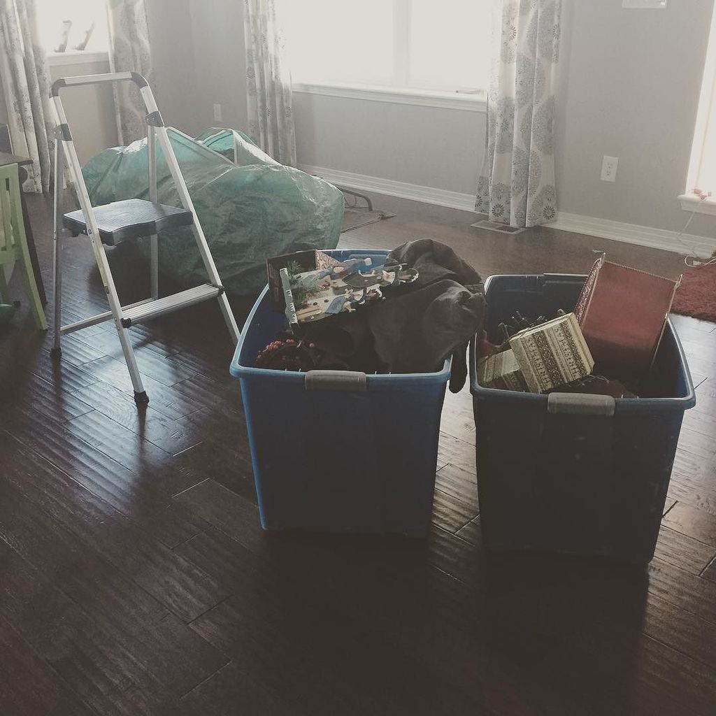 MelissaYocum's tweet photo. Iโm supposed to be decorating today, but itโs like 70 degrees outside. In December. Itโs really messing up my motivation. #dontwanna #whatsmyproblem https://t.co/UXHO8jvIk3 https://t.co/0w07eXfbFY