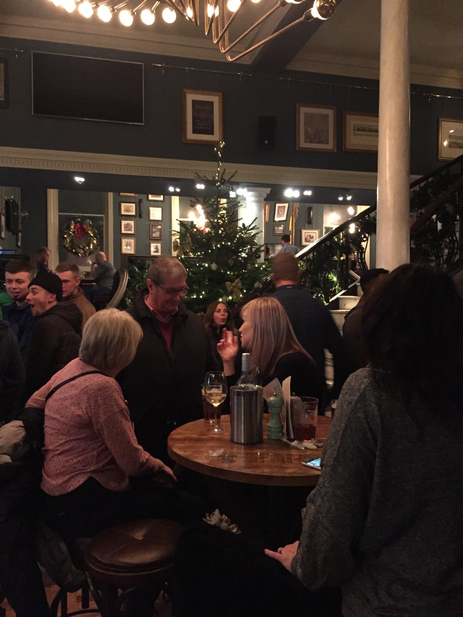 thecraicisback's tweet photo. @SheilaMaryBaile just in #thebarrowboy #londonbridge @ShaunaMulligan6 off to @IrelandFundsGB ball https://t.co/tZfW0BcBO4
