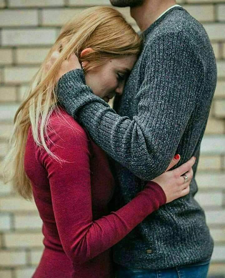 ياانتي تتحدين العشق في أوطاني تغازلني عيناك جهراً والحب محرم في اوطاني فاانا أخشى عليك صغيرتي من نيران ومن فوهه بركاني أن دونتي مني تقتلك احضاني