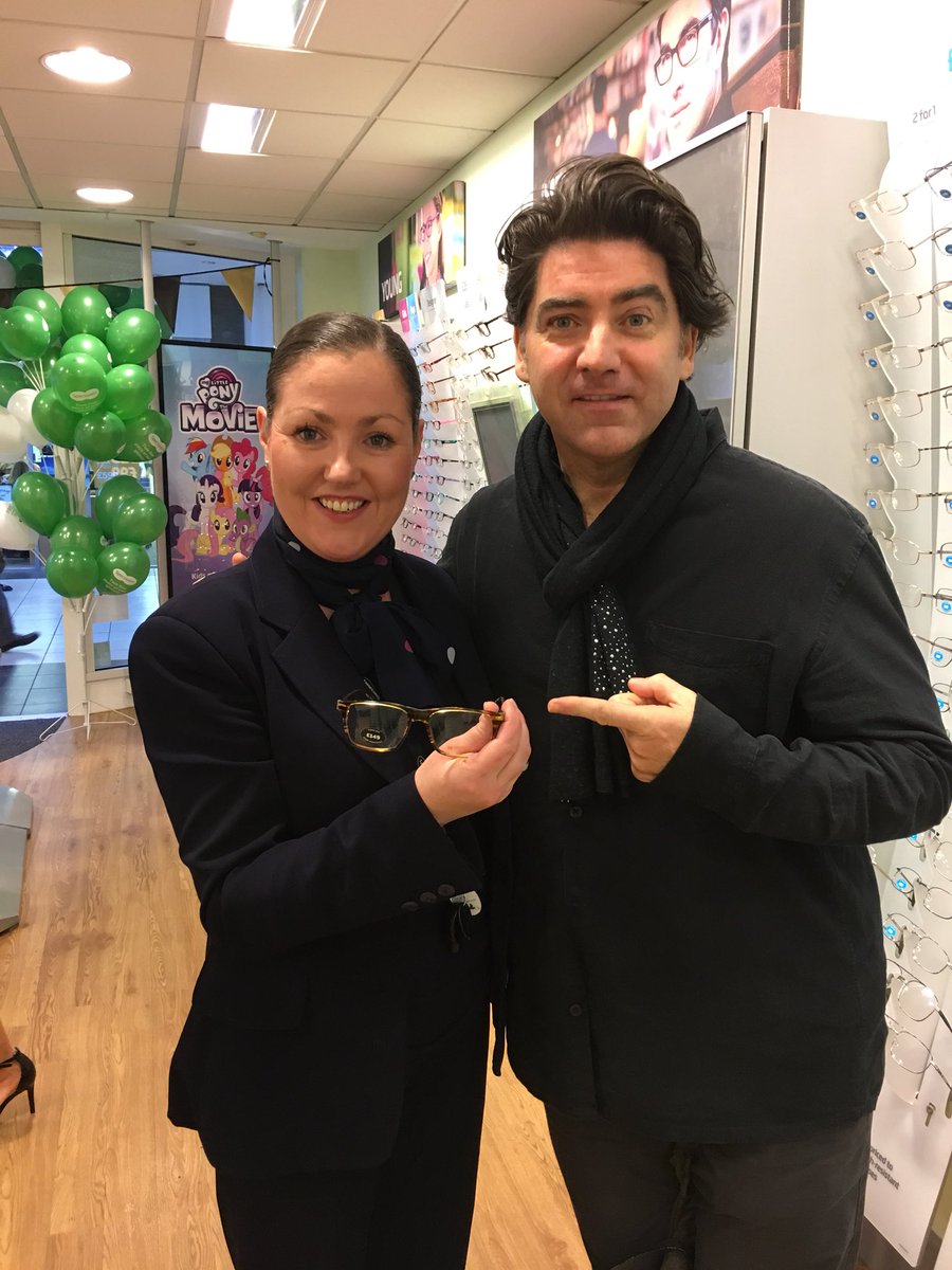 macpublicrel's tweet photo. Officially my last event of the year for Specsavers @Buttercrane as they mark their 20th birthday. Special guest the fabulous @KennedySinger - such a voice and gorgeous man too. Great way to end the year - next challenge is a 9 year olds’ Christmas birthday party #toughclient https://t.co/cMs71pLNIB