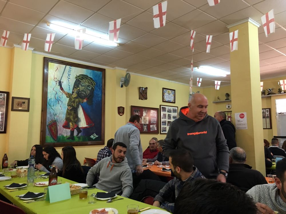 CidesOntinyent's tweet photo. Com es tradició,  els @CidesOntinyent gaudim del dinar del Bou a la nostra casa.  #Purissima2017 #VaBou https://t.co/PhKM7wOuaL