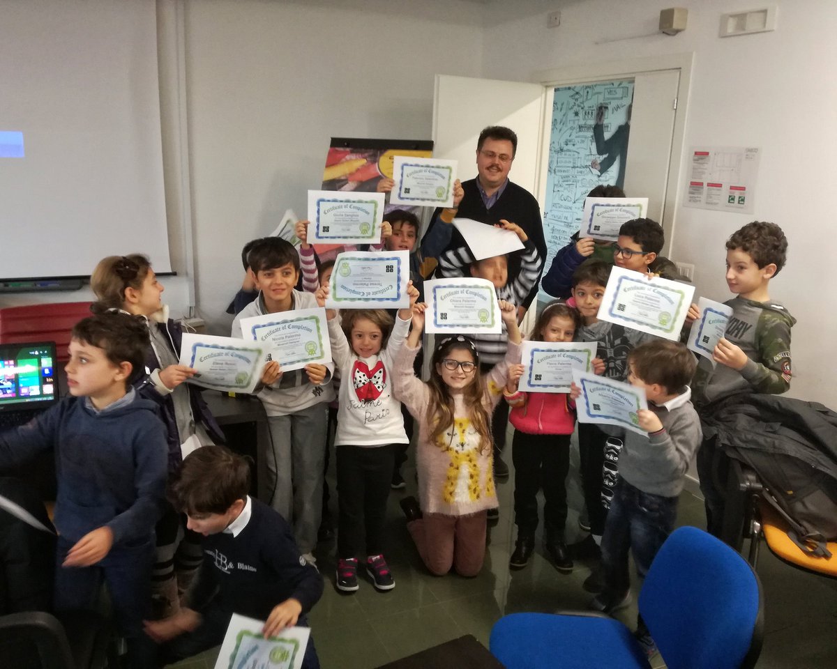 filippo_palermo's tweet photo. #oradelcodice #HourOfCode2017 ... @codeorg quest'anno anche i nostri bimbi a questa interessante e bella iniziativa grazie a #flyber e @gfpalmiero ... alla fine facce allegre e divertite con Minecraft e Guerre Stellari https://t.co/RKxFjVlnRq