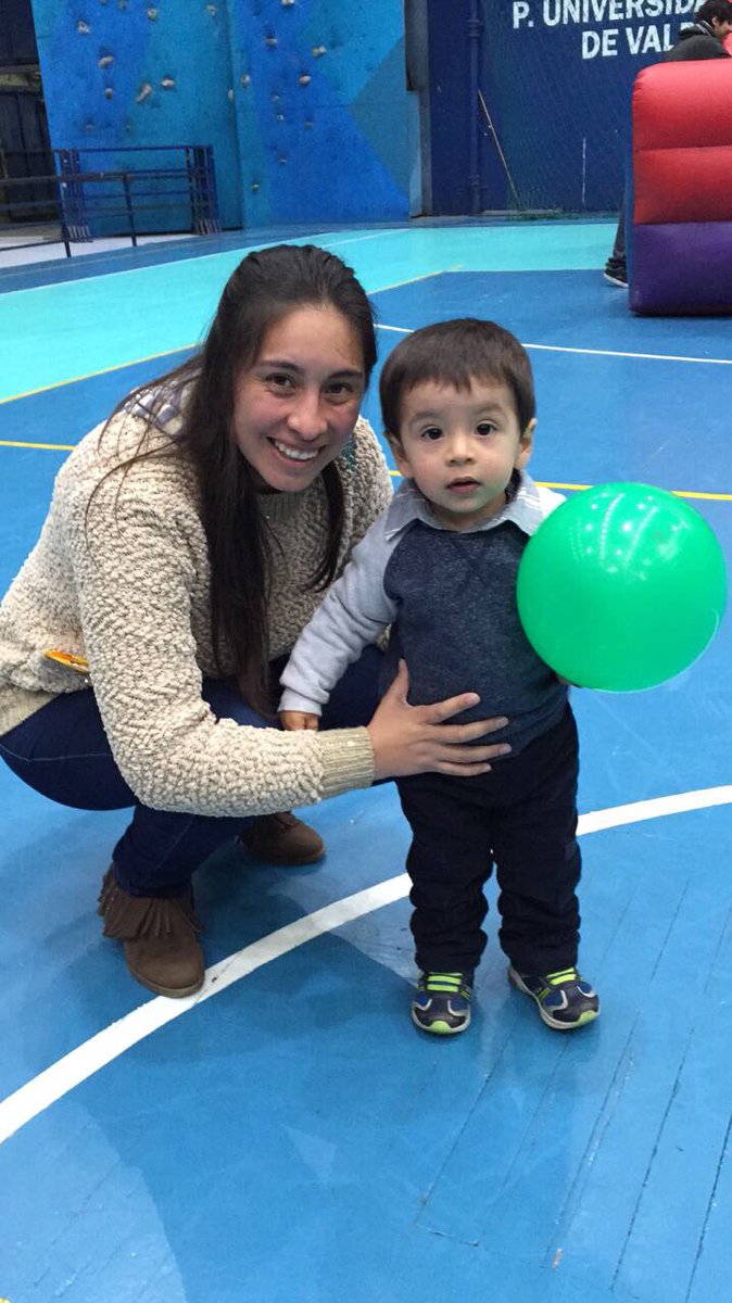 DAEPUCV's tweet photo. Estudiantes #pucv y sus hij@s disfrutando de la fiesta de navidad organizada por #daepucv  FEPUCV y comisión de padres y madres PUCV @comunidadpucv https://t.co/8DMKae6AMs
