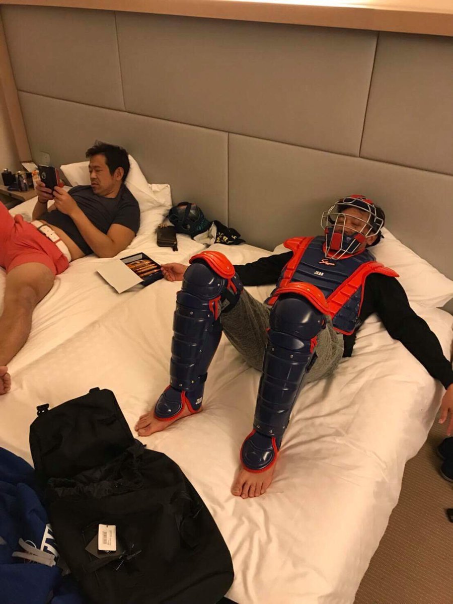 熊本浩志 クマカン Twitterren 男同士で寝る時は完全防備で寝るようにしています 完全寝落ち 隣は同級生 このまま朝まで T Co Y1jigghlsw Twitter