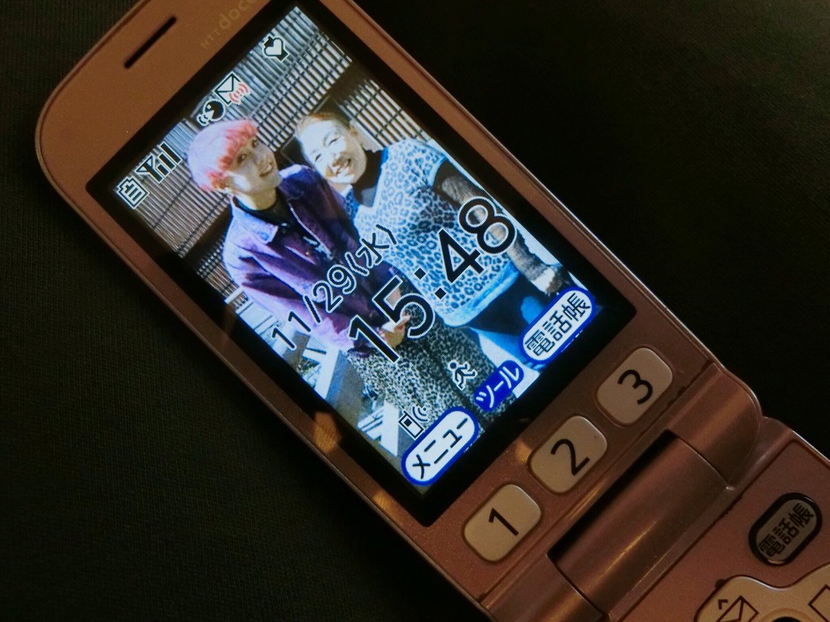 peex007's tweet photo. 祖母が亡くなりました。
2ヶ月前に癌と宣告され入院してから仕事が休みの日は福島の病院にお見舞いに行っていました。いつも私がTVに出るのを楽しみにしてくれていました。これからも喜んだ顔が見たかった。もっと恩返しがしたかった。
祖母の待ち受けを見て胸が熱くなりました。本当にありがとう。 https://t.co/9Yj2ofhHgI