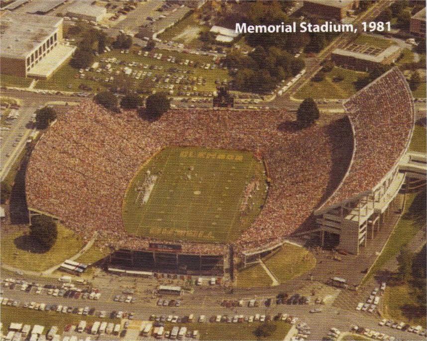 spatial_sauce's tweet photo. Turns out @ClemsonUniv has a long history of Football excellence, as shown by this aerial image of Riggs Field, original home of @ClemsonFB from 1915 - 1941. The next aerial image shows Death Valley in 1981, the year Clemson FB won its first National Championship #SpatialSauce https://t.co/NEgwBTvy4o