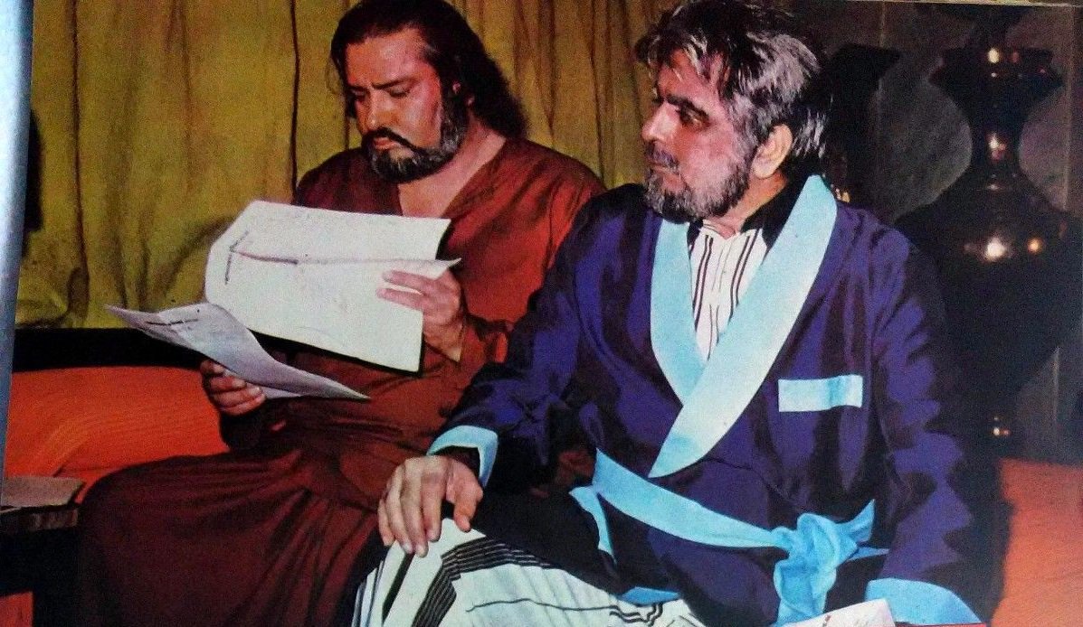 VintageMuVyz's tweet photo. #35YearsOfVidhaata #3Dec1982 #DilipKumar #ShammiKapoor #SanjeevKumar #SanjayDutt #PadminiKolhapure #AmrishPuri #KalyanjiAnandji #SubhashGhai #muvyz120217 @TheDilipKumar @SubhashGhai1 @duttSanjay https://t.co/A1Ho9H2AwE