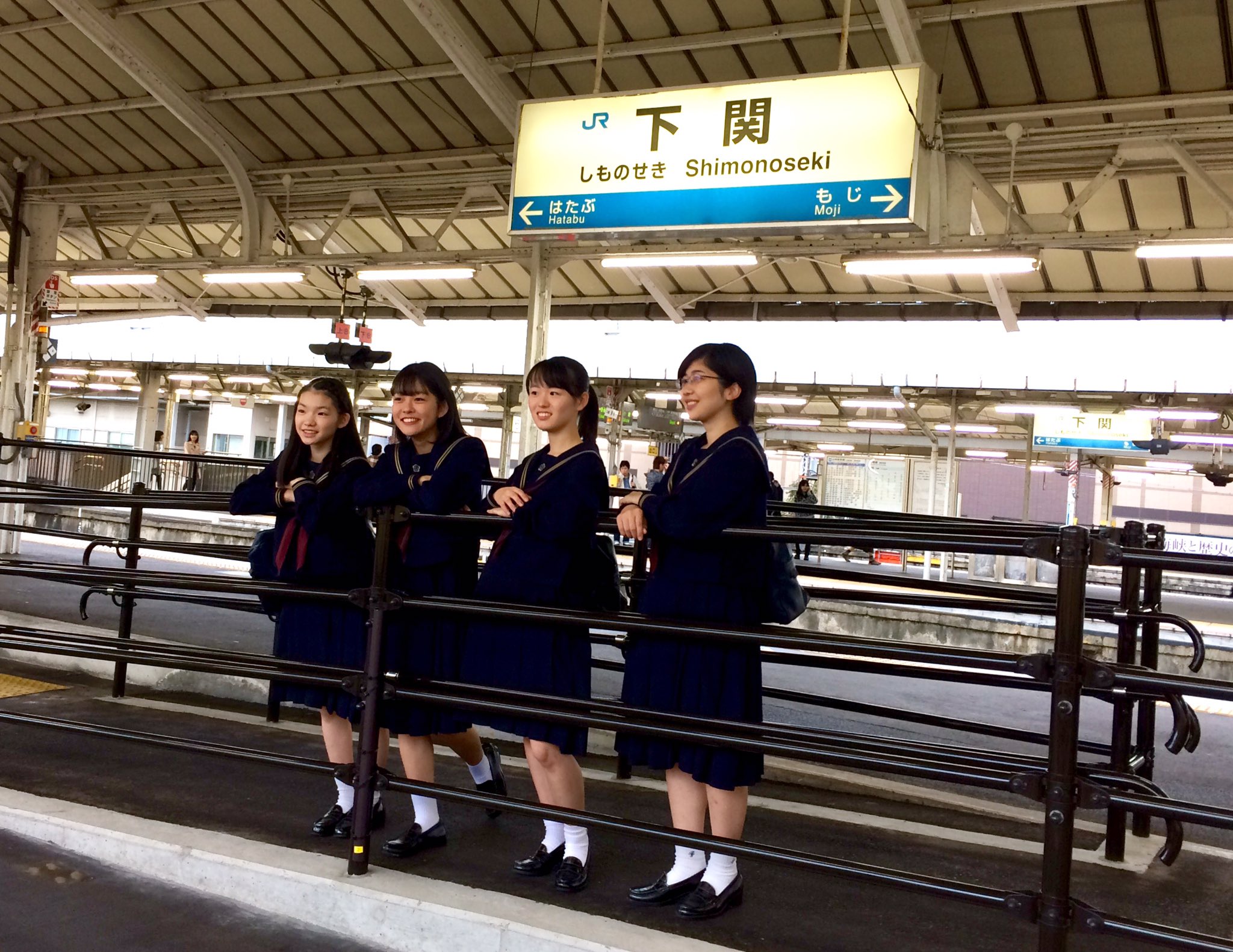 セーラー服街撮り画像 