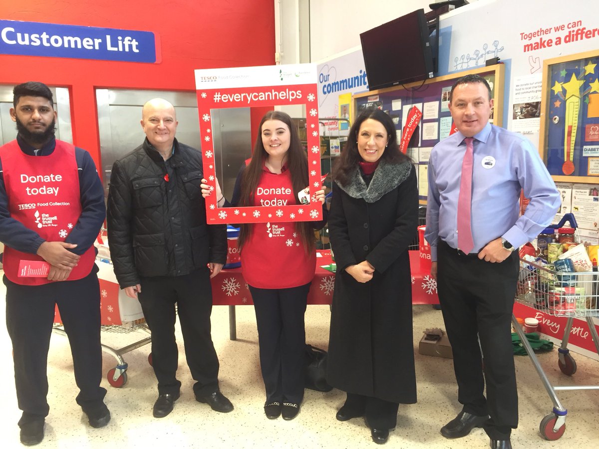 Great to see <a href="/Debbie_abrahams/">Debbie Abrahams</a> MP dropping off food at our collection <a href="/TescoOldham5731/">TescoOldhamExtra</a> Huddersfield Road. #Everycanhelps