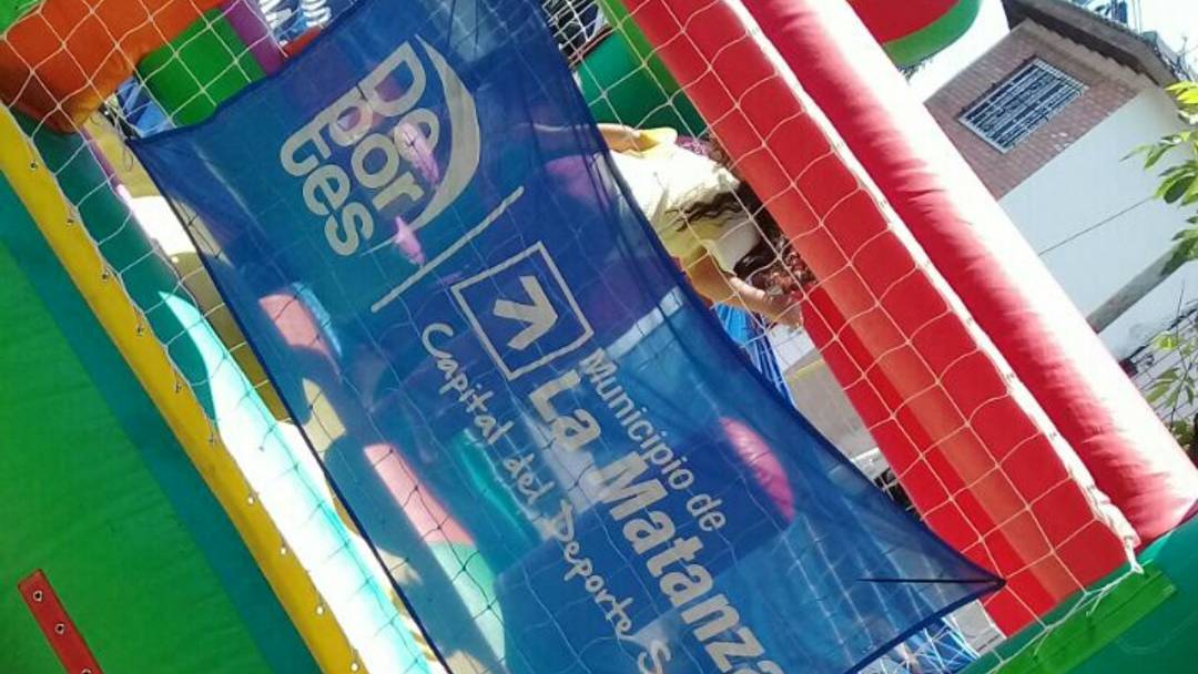 DeporLaMatanza's tweet photo. Compartimos imágenes del #OperativoIntegralMatanza que se estuvo realizando del 27 al 1 de Diciembre en la localidad de San Justo.
Acompañaron, profes y pasantes de la Secretaría de Deportes a cargo de las actividades recreativas para los chicos.
#DeportesLaMatanza https://t.co/ETt6K5F3gr
