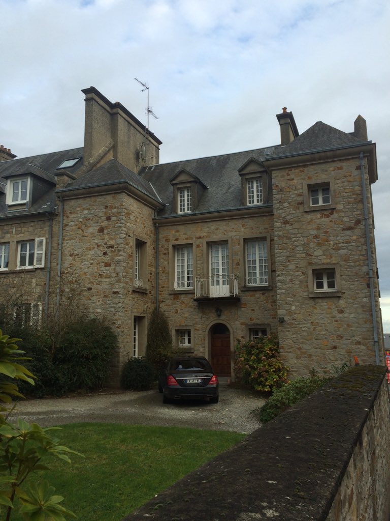 On continue à Coutances de découvrir l'architecture des années 1950