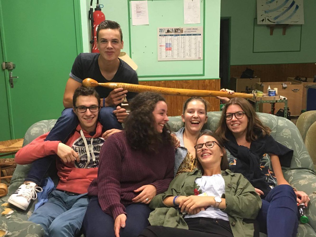 asso_AJC's tweet photo. Nouveau bureau de l'AJC !
Rendez-vous les 2, 3, 4 et 5 mars 2018 pour un spectacle de fou !!! 💪💪💪 https://t.co/LRX5qtV3Z2