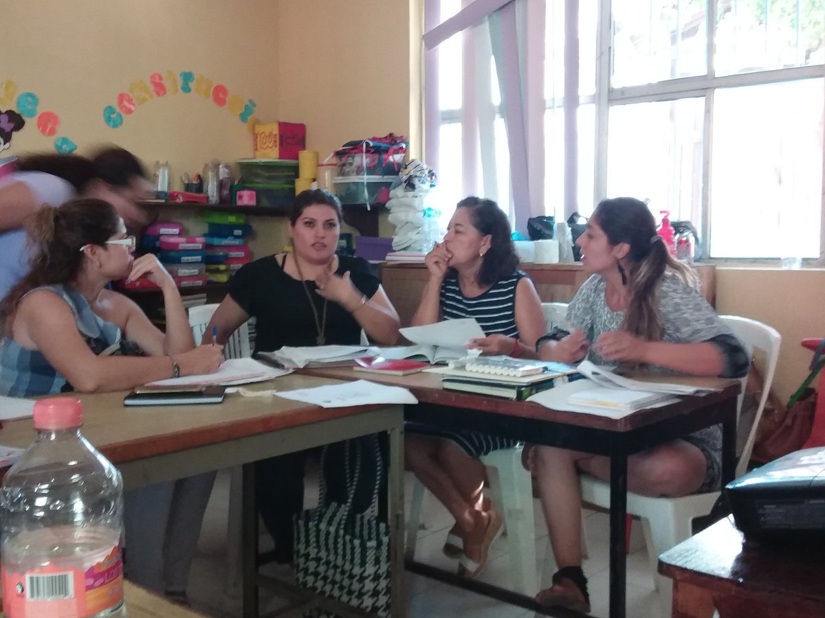 AnaValencia_M's tweet photo. "Aprendizaje entre escuelas" un espacio para el intercambio de experiencias y entre compañeras fortalecer acciones que propicie la mejora de los aprendizajes y la convivencia sana y pacifica. El compromiso es claro, trabajar POR y PARA los niños.
#ATPSector08E https://t.co/EpmnpXdObe