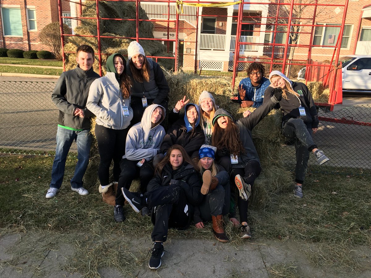 RangerSAAC's tweet photo. Up early and volunteering! Nice work @UWP_WBB! #peepthegliac #gliacsaac #D2Saac https://t.co/m0oaMq6j74