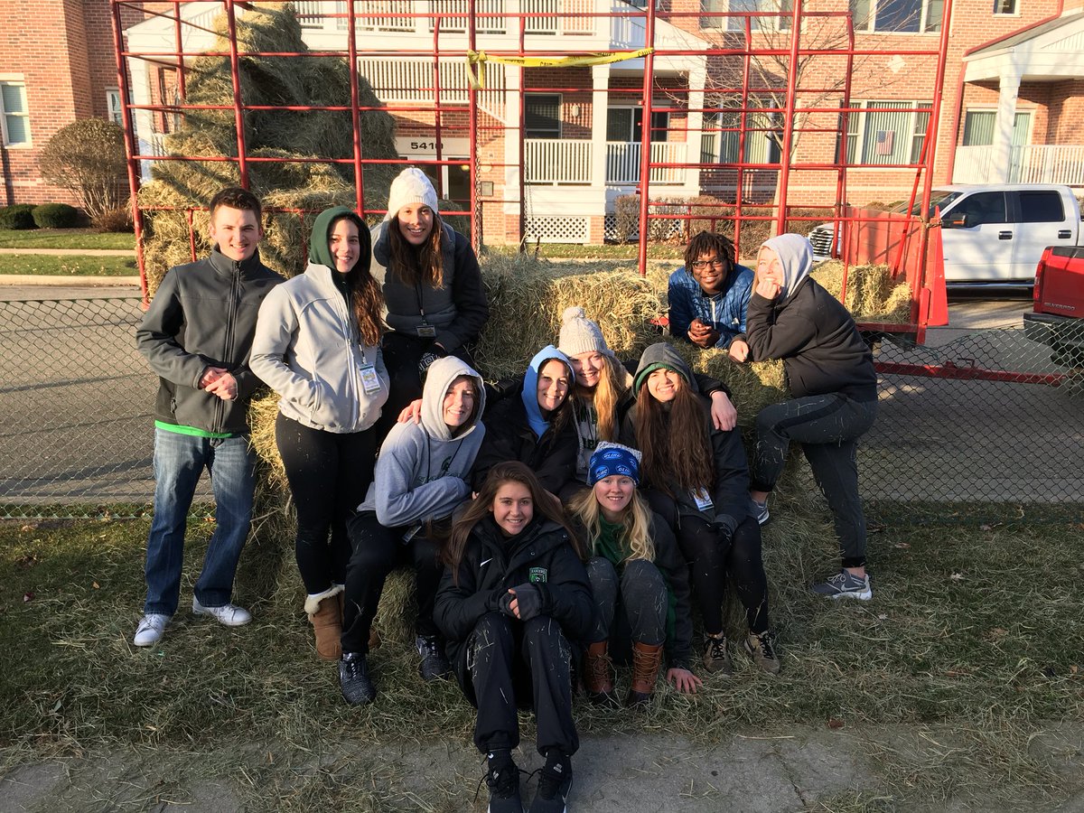 RangerSAAC's tweet photo. Up early and volunteering! Nice work @UWP_WBB! #peepthegliac #gliacsaac #D2Saac https://t.co/m0oaMq6j74