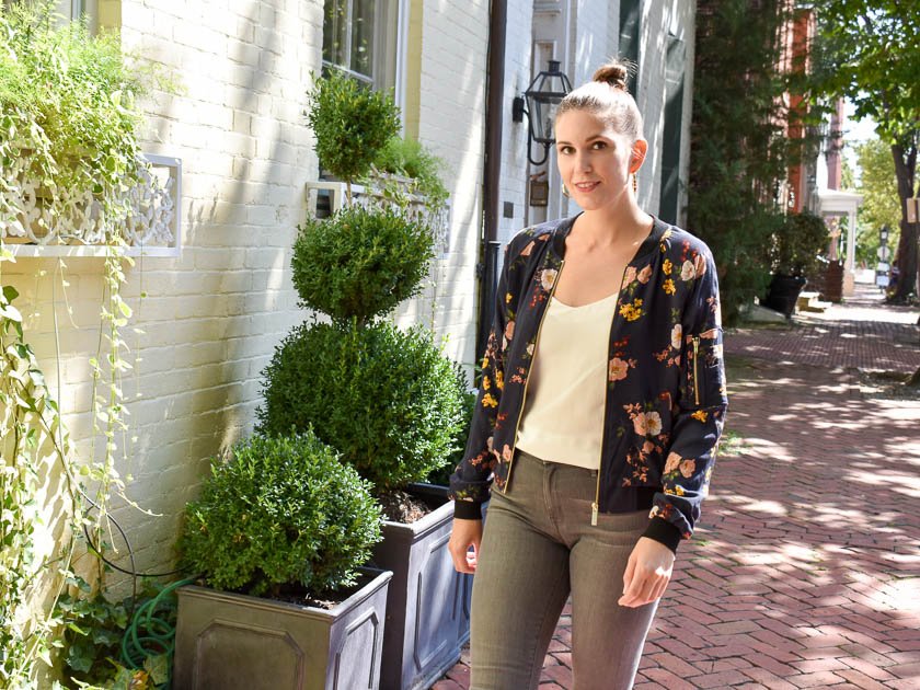 mission_edit's tweet photo. Still loving our floral bomber from @Sanctuary1997 Only three left on the site! https://t.co/ylUt5x8ETn #missionedit #onlineboutique #florals #bomberjacket #jacket #fashion #style https://t.co/MoGXAJiGDQ