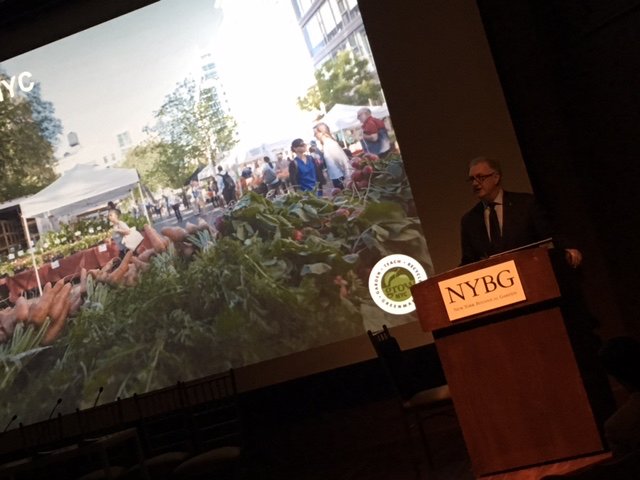 LoriFontanes's tweet photo. "It's important that we understand the role that healthy #soils play in our #cities," Liam Kavanagh, First Deputy Commisioner, @NYCParks @NYC_USI soils symposium @NYBG this week. #USS2017 #urbanspace https://t.co/ptJUlmYNpI