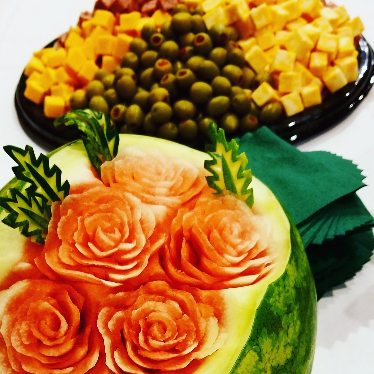 ViviosWarren's tweet photo. Contact us to see how Vivio's can meet your catering needs #catering #appetizer #meloncarving #vivioswarren https://t.co/LY1USItHDQ