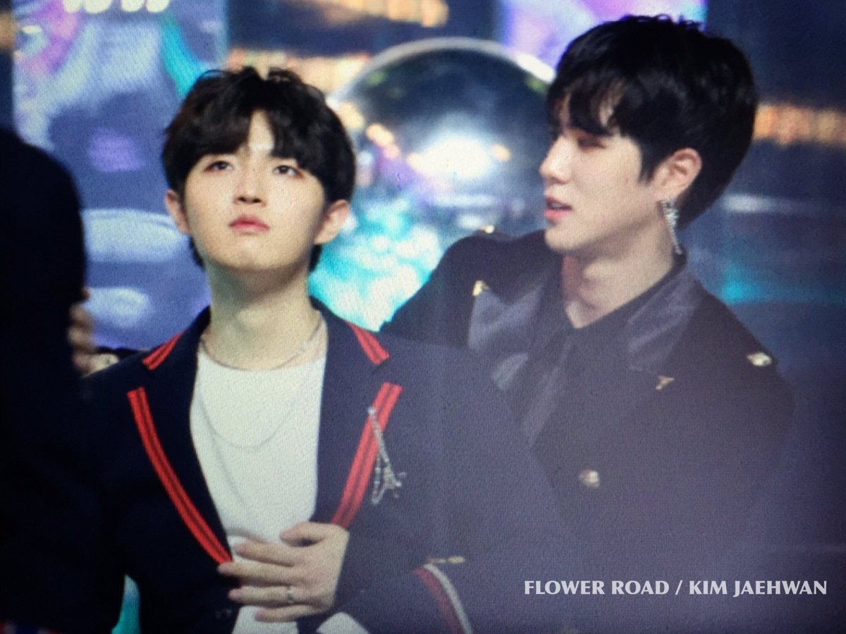 JK_RoGer's tweet photo. ฟิคมาค่ะ !!! มันต้องมี !! แฟนเด็กเผ็ชๆด้วย ดงฮันลูก กอดเอวพี่แบบละมุนมาก ใจกู ㅠㅠ #ดงฮวาน https://t.co/FkAxKnOJZD