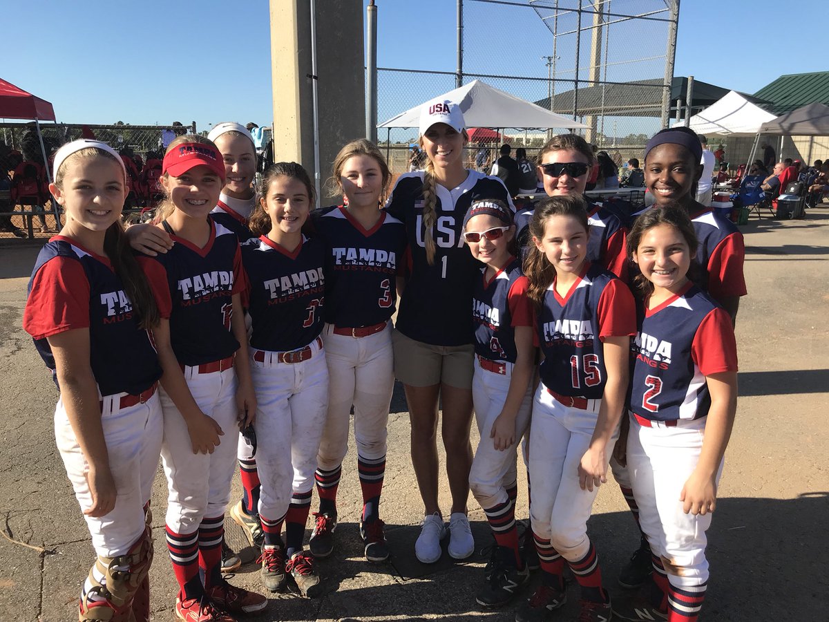 MustangsRene's tweet photo. Shoutout to Aubree Munro for hanging with the team. #usasoftball #gatorsSB #stanggang05 https://t.co/AXqzLxNsuJ