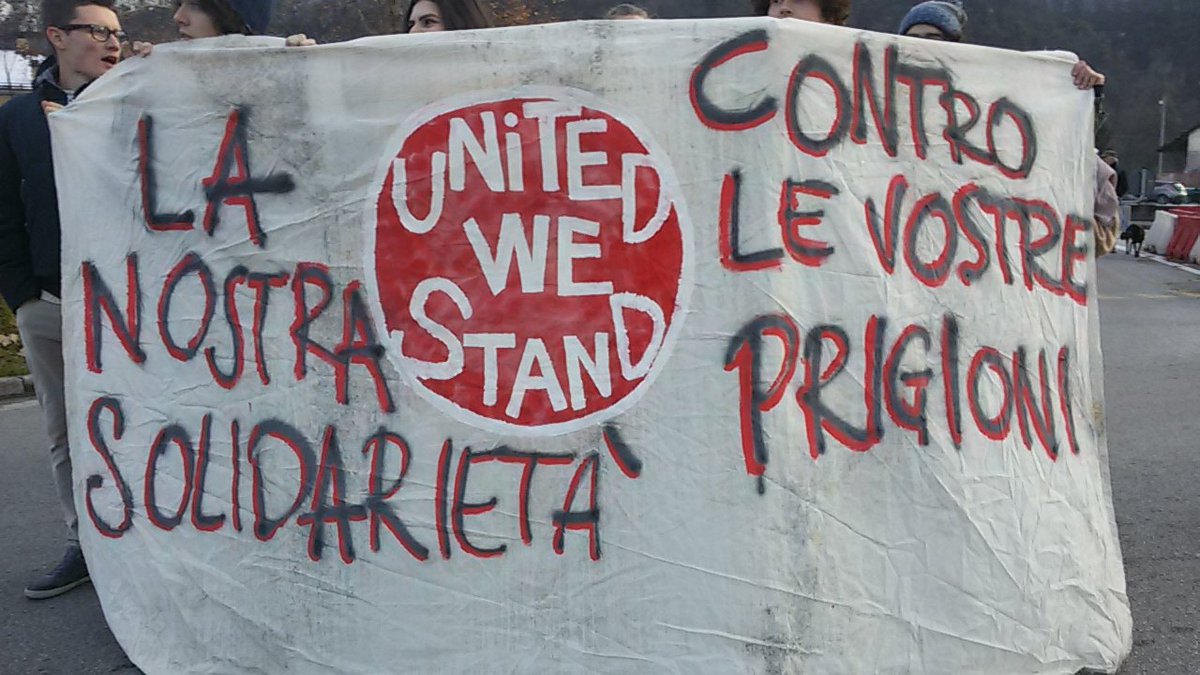 global_project's tweet photo. corteo x Fabio Vettorel, fuori dal carcere dopo 4mesi dopo il #G20 
Un piccolo passo verso quella che deve essere sua liberazione definitiva.
Finché Fabio nn potrà tornare a casa continueremo a tenere alta l'attenzione su quanto sta accadendo ad #Amburgo  vogliamo Fabio libero! https://t.co/eM2H5yUt9B