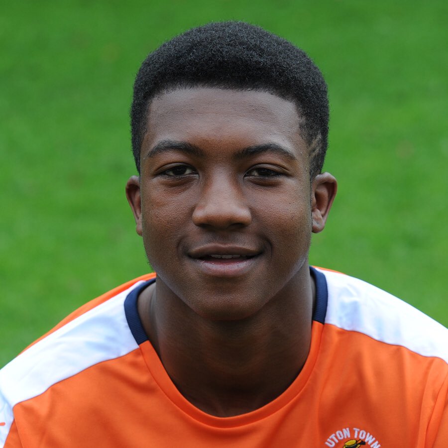 ⚽️⚽️⚽️⚽️Well done to the Hatters U18s who beat MK Dons 4-0 at Ely Way this morning with Scott Belgrove, Connor Tomlinson &amp; Josh Neufville (2) on target 👏 #COYH