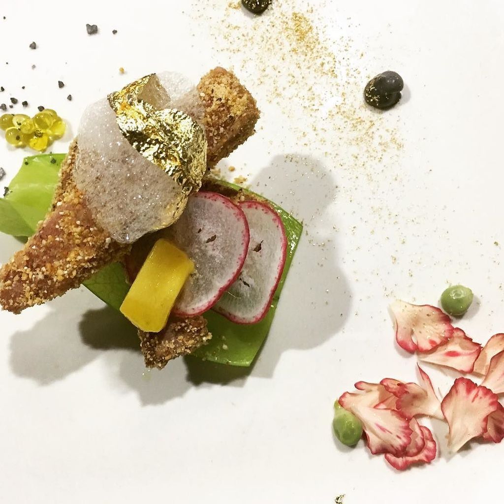 futurobloguero's tweet image. La boda roja de David Canca de Estepona Gastronómica (atún rojo con cítricos y frutos secos) @cookeathome #cookexperiences #GoT #juegodetronos ift.tt/2AD0u9v