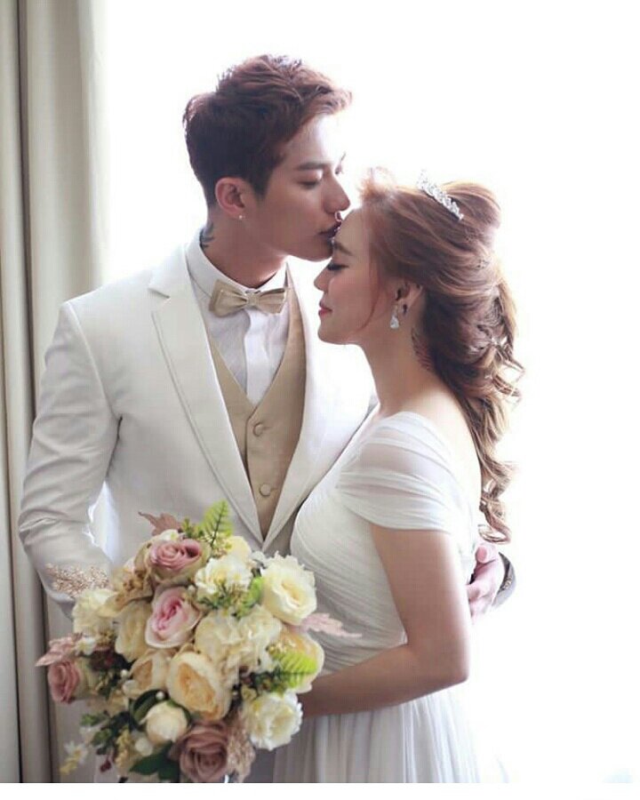leemoaloverss's tweet photo. Happy wedding ❤💍💐 @MoA_AeiM @LeeJH_2107   .., this is your big day 💏 https://t.co/hFZUBR2siV