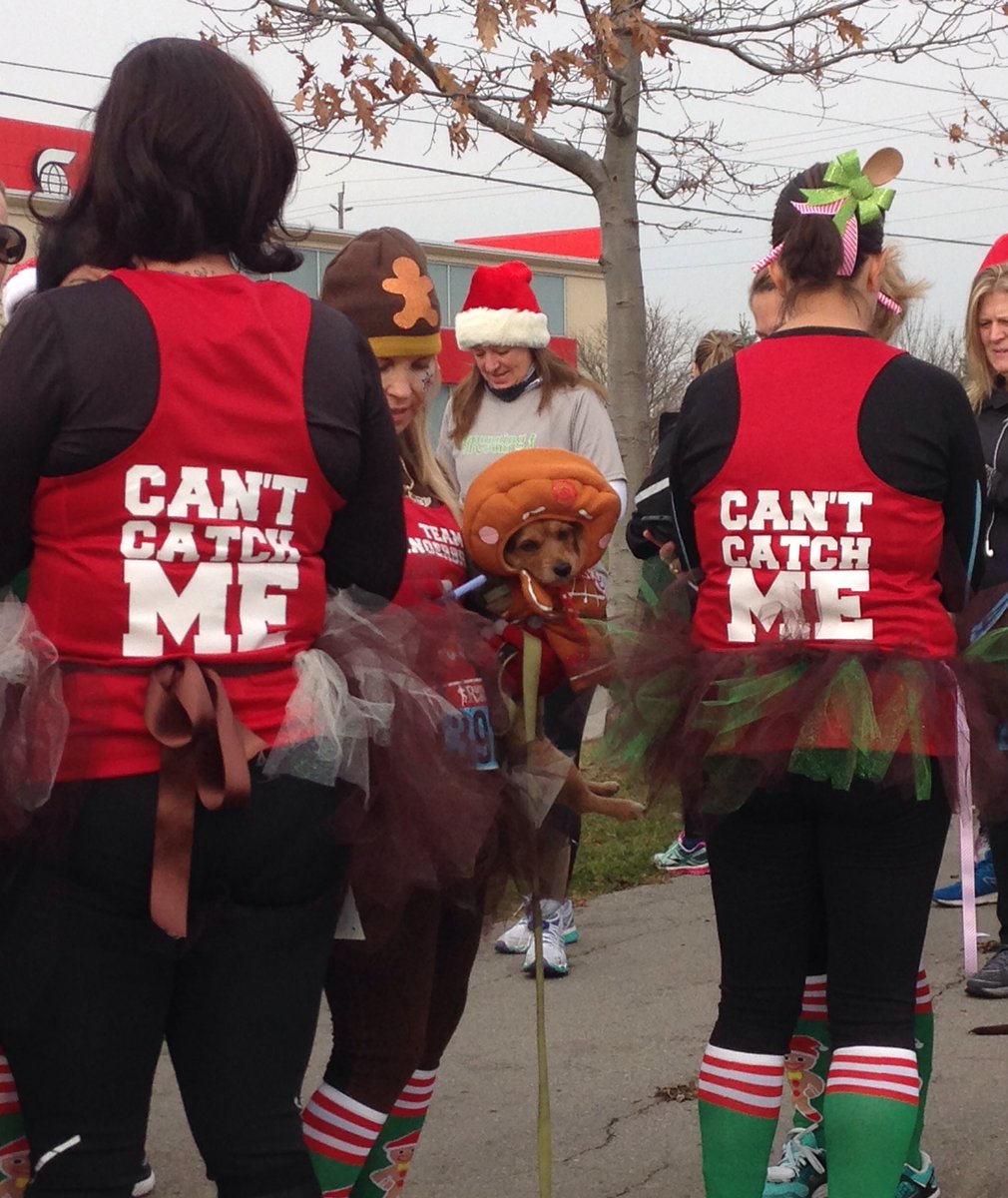 BarronRunning's tweet image. Team gingerbread ready to run #santashuffle @WhitbyRunRoom @runningroom @JohnStantonRR @santashuffle