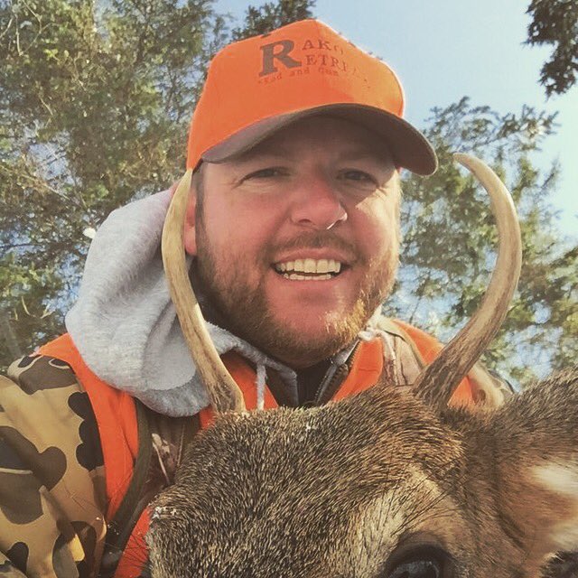 jtvan007's tweet photo. Perfectly framed by the horns...Happy Birthday to my guy! @jvstinpuck https://t.co/I9vucrxwCC
