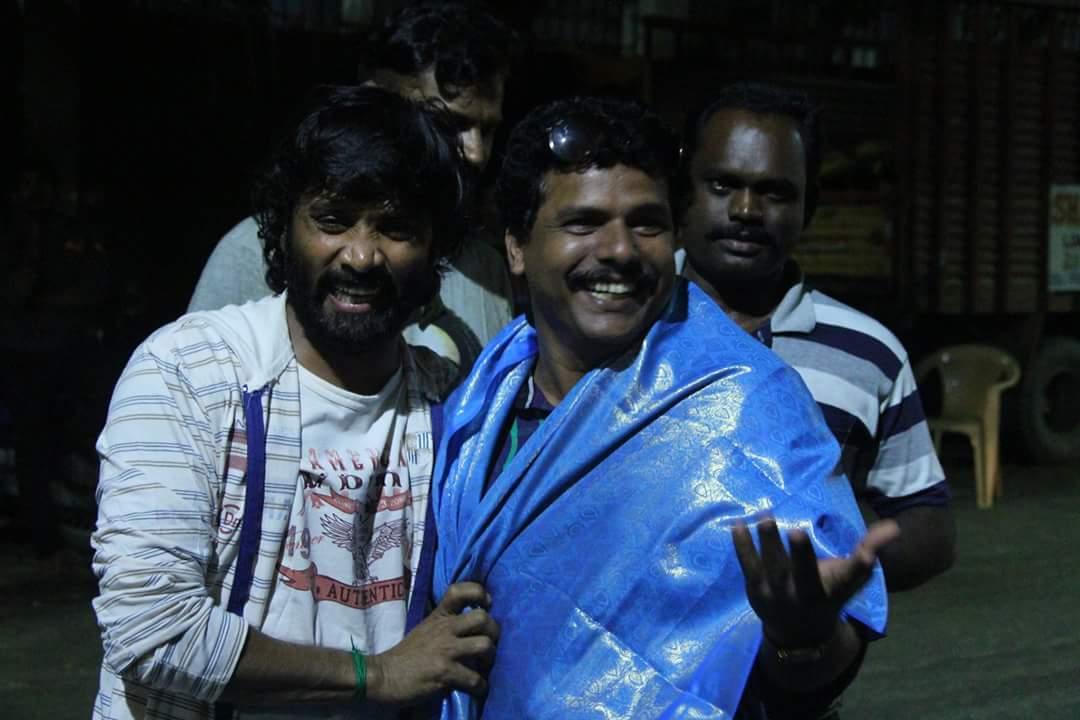 keeraa24's tweet photo. "பற"
முதல் நாளில் 

தோழர் சினேகனுடன் https://t.co/fs9u0j2mzs