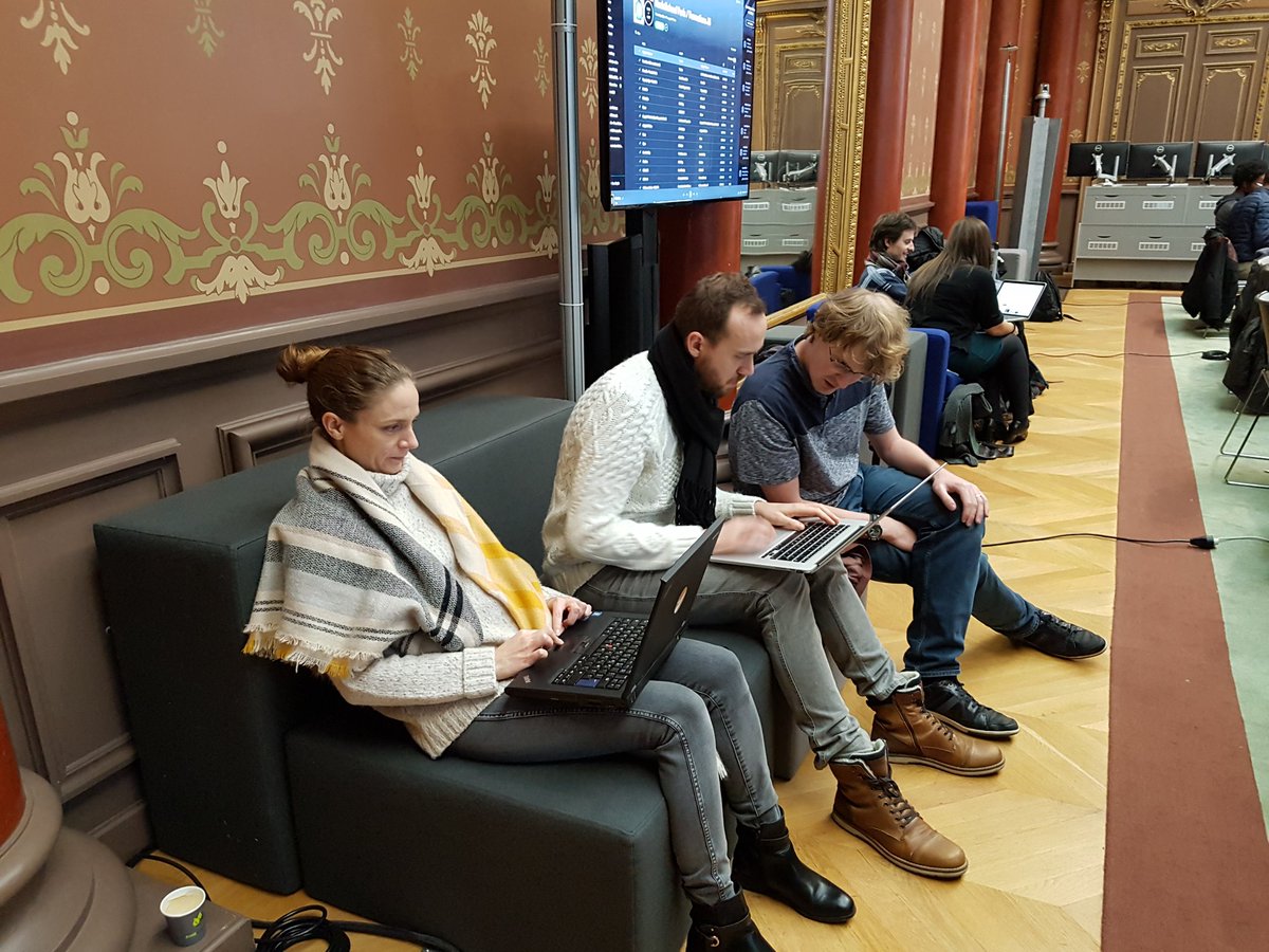 FabriceDej's tweet photo. @GwenBelnard et @eplougoulm, de notre groupe @WildSchoolParis, en plein travail. Merci Quentin pour l'aide. https://t.co/sTvvnrmZQC