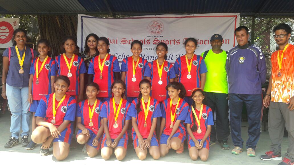 shreyjay's tweet photo. Delighted to announce that @SSRVMBVLE Boys U/14 bagged gold, U/16 &amp; U/12 girls bagged Bronze each at MSSA Handball tournament.  #gratitude Guruji @SriSri for your infinite grace!🌷🌷 https://t.co/PXztUAgC1P