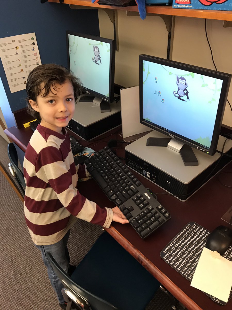 missklipfel's tweet photo. We're going on a shape hunt! 🔵🔶⬜️🔺 #whatshapesdoyousee #huntaroundyourhouse #huntoutside #huntontheplayground #fullermeadow #ttugr1 #TTUchat https://t.co/b4k47EBopX